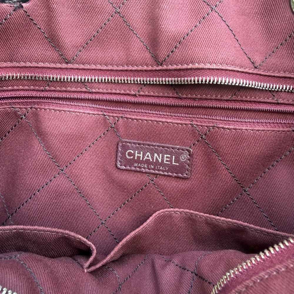 Chanel Black/Burgundy Quilted Shoulder Bag - Picture 3 of 16